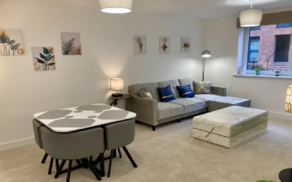 2 Bedroom Luxury Apartment! City Center with Free Parking! Hotels in 