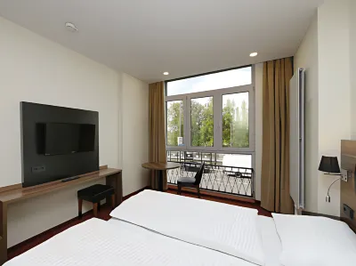 B&B HOTEL Berlin-Adlershof Hotels in der Nähe von Lufthansa Aviation Training Operations Germany GmbH