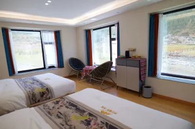 Qiaobian Zangjia Homestay Hotels near Yaha Scenic Area