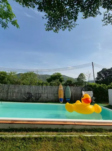 รูปภาพของนานายน์ แกลมปิ้ง