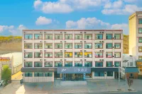 Homeinn · neo (Gonghe Qinghai Lake Plaza) - موقف سيارات