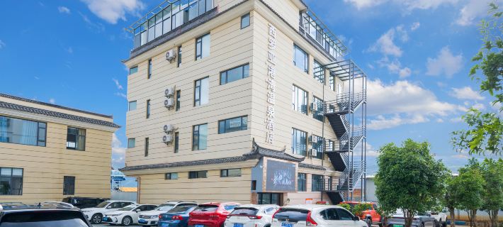 Xiluoya Luxe Natural Sulfur Hot Spring Tide Surfing Camping Ocean Style Smart Hotel (Niujie Branch) Hotel a Eryuan