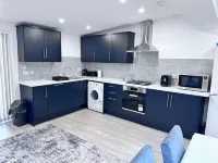 Watford Junction Oasis - Modern 3Br Ensuite with Garden