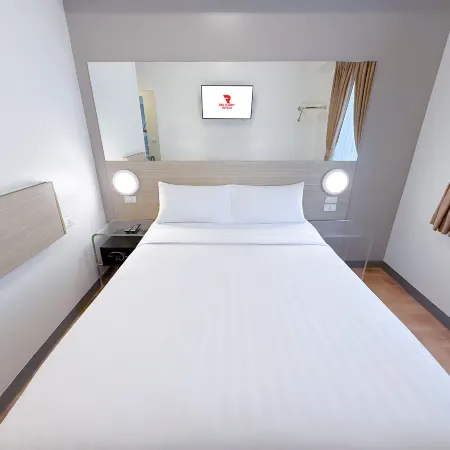 Red Planet Makati Amorsolo