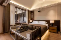 Courtyard · Yifeng Villa (the Old Town of Lijiang Mufu Store)