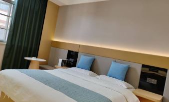 Qujing Yuanlaiyou Boutique Hotel