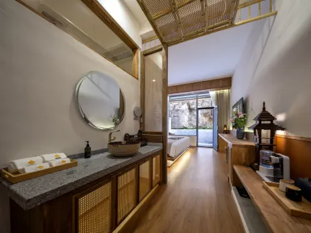 Xiangongjia Courtyard - Sea of Cloud-View Inn, Jingmai Mountain Ancient Tea Forest Отели рядом с достопримечательностью «The Old Bulang Ethnicity Village of Wenji»