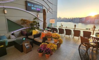 H Avenue Gwangalli Beach