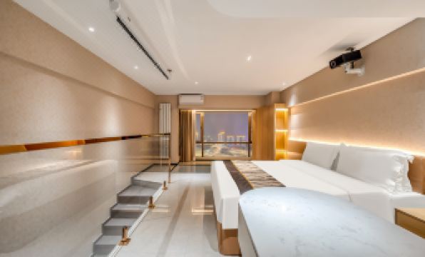 Bochen Jiamu Hotel (Rongchuang Amusement Park Shimao Avenue Subway Station Branch)