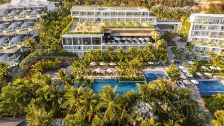 The Cliff Resort & Residences Отели в г. Фантхиет