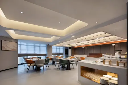 Moling Hotel (Changsha University of Science and Technology Shuyuan South Road) Отели рядом с достопримечательностью «Changsha University of Science & Technology (Transportation Science & Technology Teaching Area)»