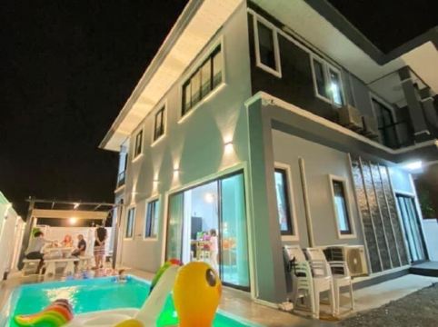 เฌอเฌอพูลวิลล่า ใกล้ทะเลบ้านฉาง ระยอง