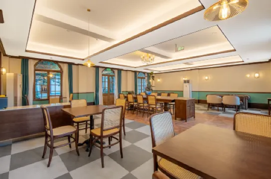 Yanguan Chaolezhicheng Police Apartment