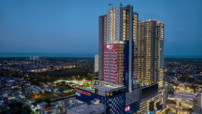 Aloft Surabaya Pakuwon City Hotels in Kejawaan Putih Tamba