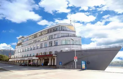 Cangxi Century Haut Hotel Hotels near Cangxi Hongjundu