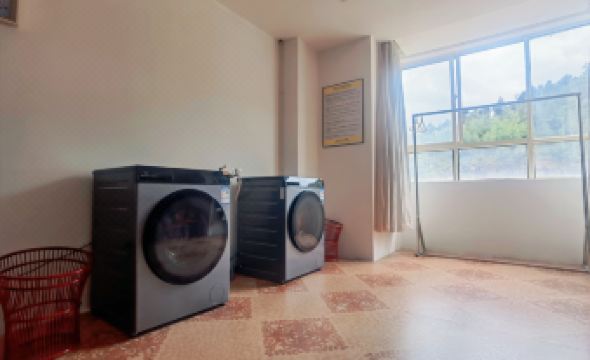 Yijin Muyun Hotel  Shangri-La Diqing Prefecture Ethnic Middle School