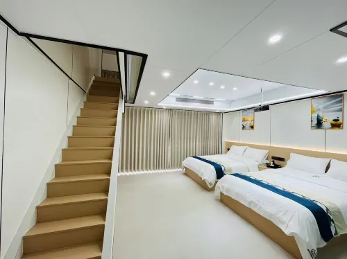 Warm Light Courtyard Smart Boutique Hotel