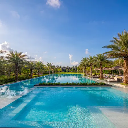 HUALUXE Hotels and Resorts BEIHAI SILVER BEACH RESORT