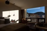 Shangri-La Moye Xingyu Designer Oxygen Manor