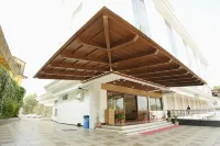 Shambhavi Hotel & Convention Centre Hotels near Botany Garden (Botanica)