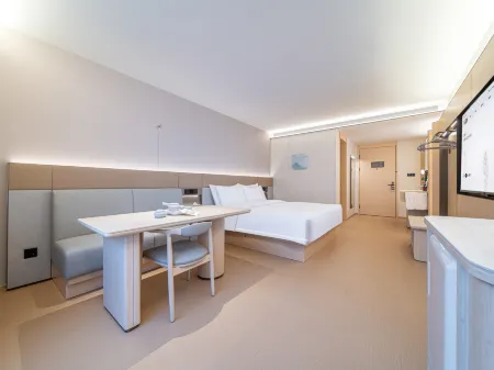 Quanji Gongyi Administrative Center Hotel Отели рядом с достопримечательностью «Kang Bai Wan Zhuang Yuan»