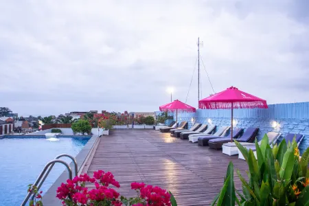 Koa D Surfer Hotel Отели рядом с достопримечательностью «Echo Beach»