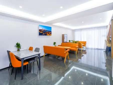 Yunan 318 Hotel (Chengdu East Railway Station West Square Tazishan Park Subway Station) Отели рядом с достопримечательностью «Sichuan Post and Telecommunication College»