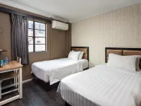 The Quay Hotel Bugis Отели рядом с достопримечательностью «Торговый центр Golden Mile Complex»