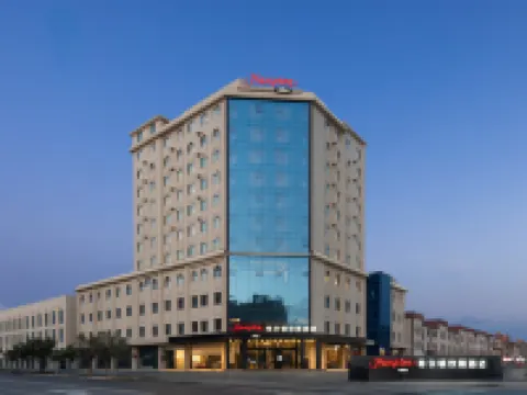 Hampton by Hilton Hami High-speed Railway Station クムル市のホテル