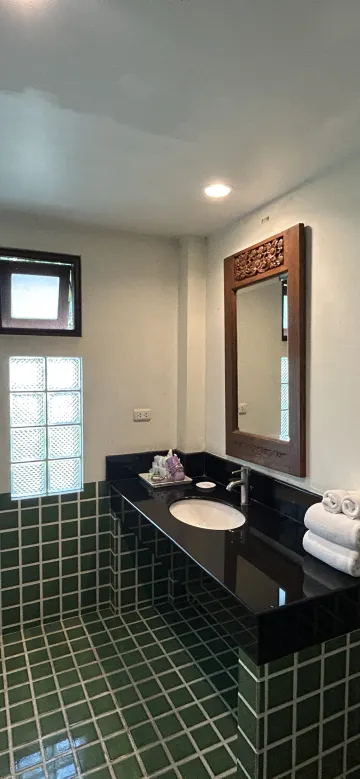 ห้องดีลักซ์ เตียงใหญ่ 1 เตียง