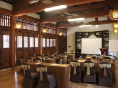 Yen Tu Village 汪祕市酒店