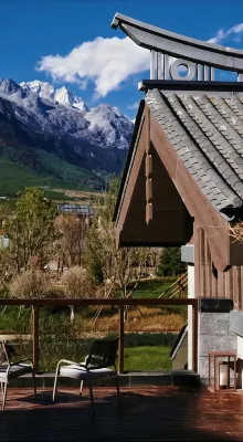 熾夢閣雪山觀景民宿(白沙古鎮店) 途居島玉龍雪山遊牧十里房車自駕露營地附近的飯店