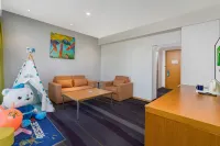 Handan East Railway Station Holiday Inn Express (The Mixc Branch) - Family