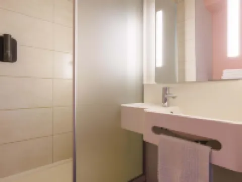 裏永克萊蒙特費朗酒店 里永酒店