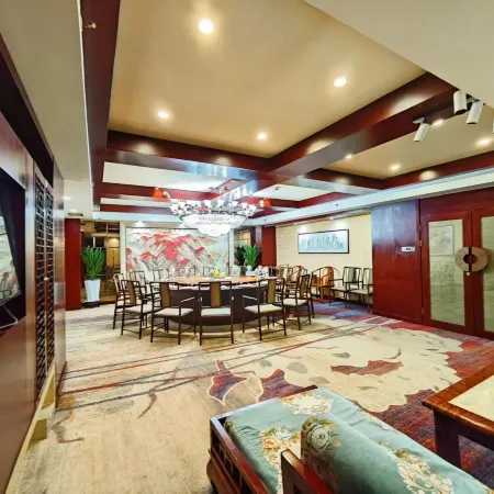 JingHang Holiday Hotel