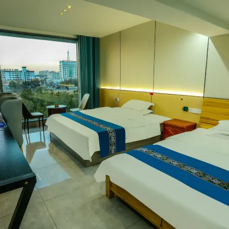 She Haigang Business Hotel