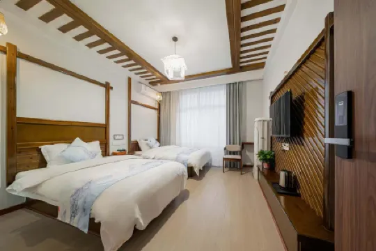 Shile Minsu (Zhangjiajie Tianmenshan Cableway Branch)