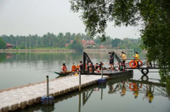 เดอะ เกรซ อัมพวา รีสอร์ท