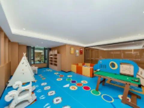 Hechi Rezen Trend Hotel (Jinchengjiang Station Baima Pedestrian Street Branch) Hotels in Hechi