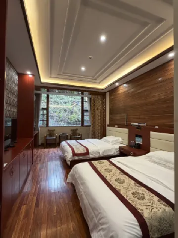 Lalong Yunqi Xiaozhu Inn
