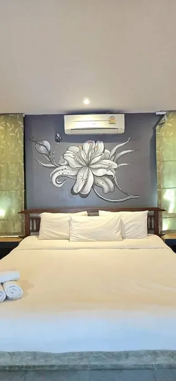 Modern Double Room With Bathtub