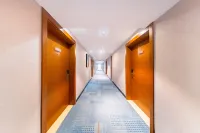 Heyi Hotel (Xining Daxin Street Night Market Central Square Branch)