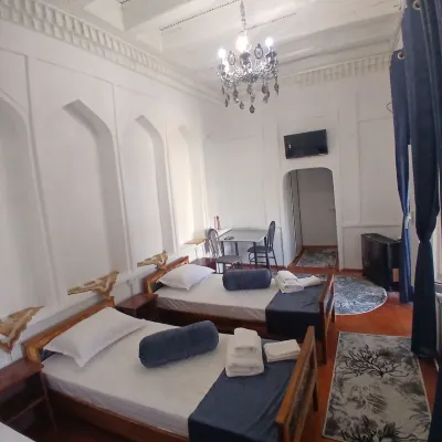 Family guest house Ali Abbos Nodir Devon Begi Xonaqosi附近的飯店