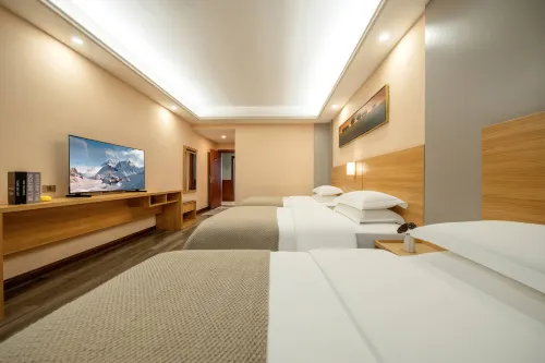 Ruihua Hotel (Zhenjiangge Branch, Zhenyuan Ancient Town) - موقف سيارات