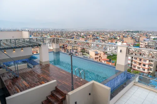 Maya Suites - piscina
