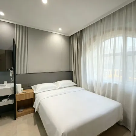 Jiayin Wangjianglou Hotel (Jiangbian Square)