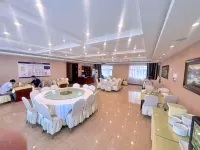 Home Inn Huayi Hotel (Daqing West Railway Station Kunlun Tangren Center) - Parking