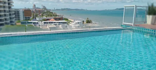 NeO Seaview Condo Pattaya Jomtien Beach - สระว่ายน้ำแบบอินฟินิตี้