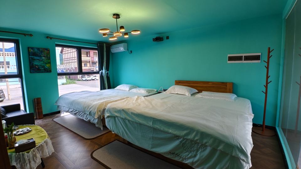 Bamboo Dawn Court