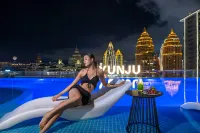 Cloud Dwelling Sky Pool Resort (Xishuangbanna West Shuangjing Xingguang Night Market Branch) - Pools